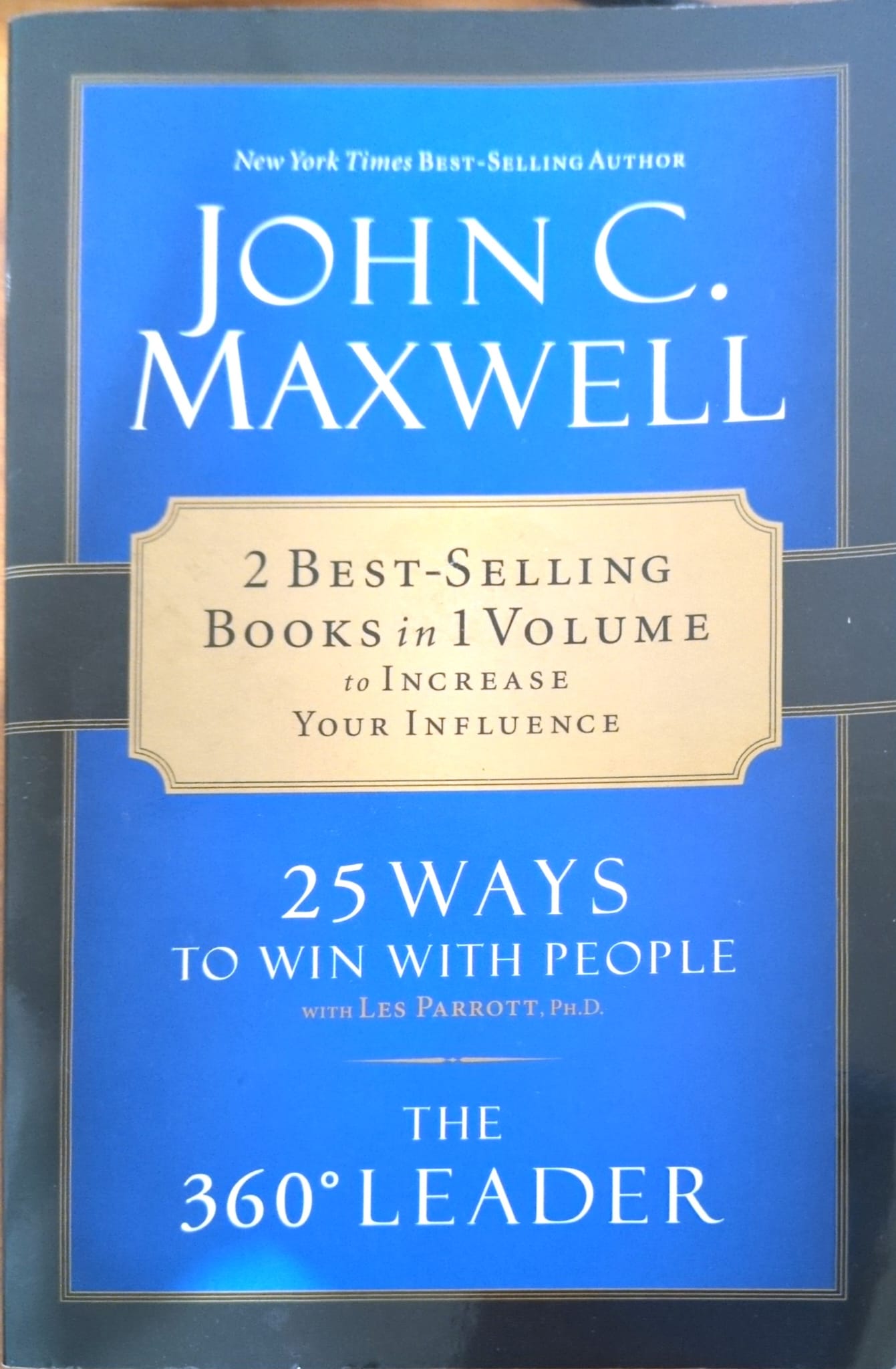 Book cover for "25 Ways to Win with People - The 360 degrees Leader" of John C. Maxwell